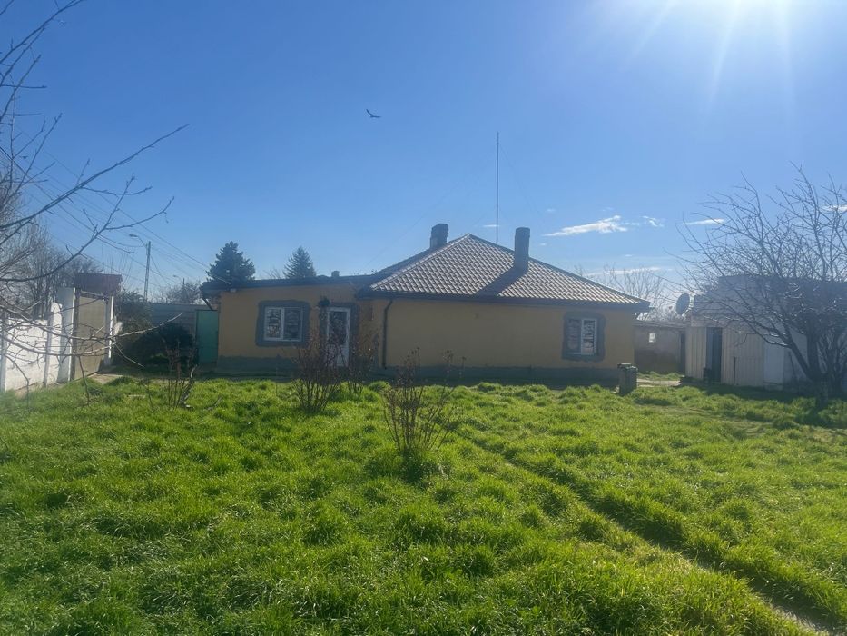 Vând Casă în orașul Mărășești pe șoseaua națională .Complet mobilata!