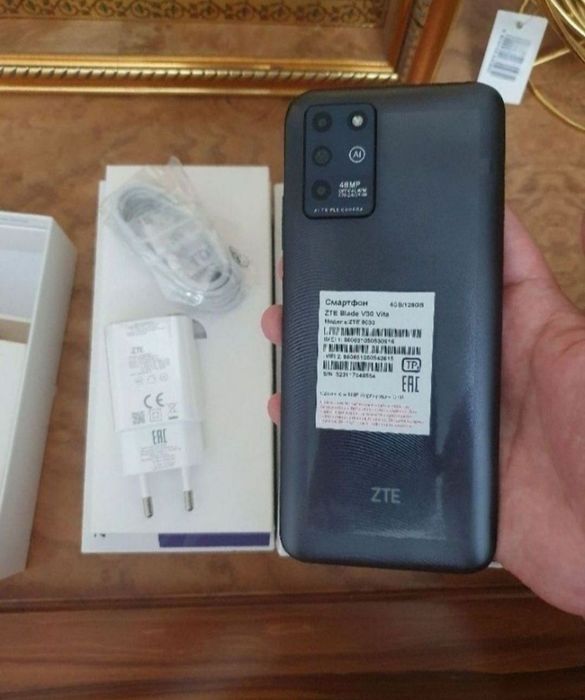 Srochna Prodam Sotiladi ZTE Blade V30 4/128Gb Black 4G Orginal