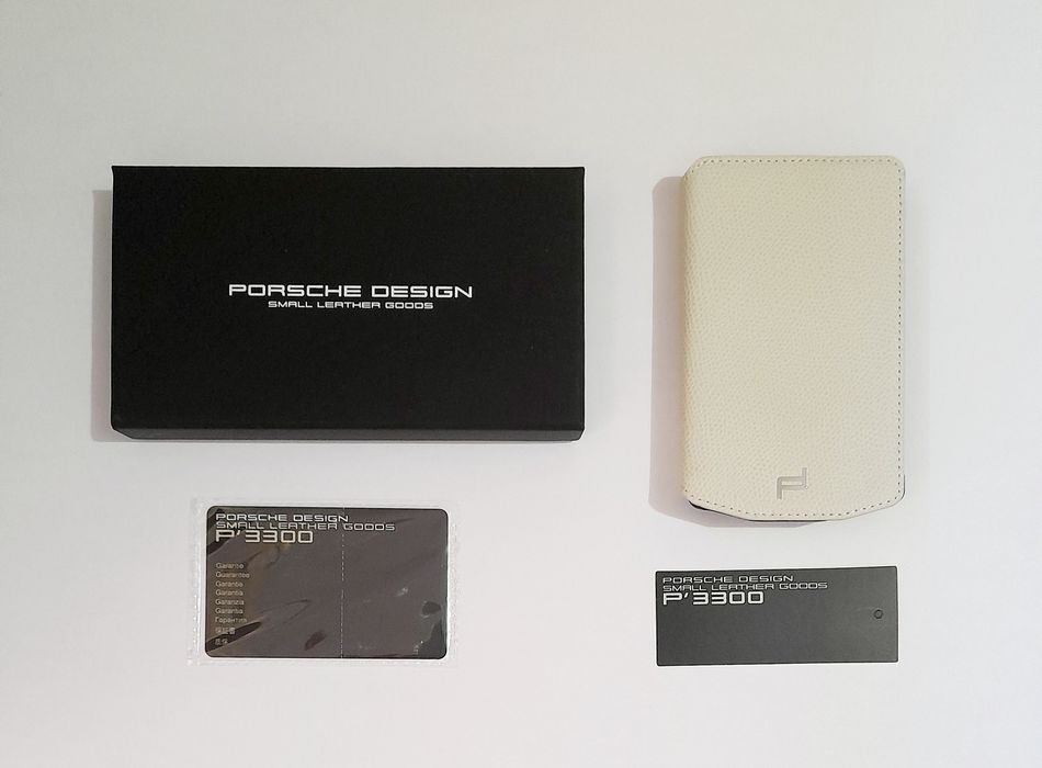 Lot 2 huse BlackBerry Porsche Design P9983.