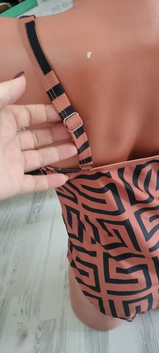 Vând Costum baie