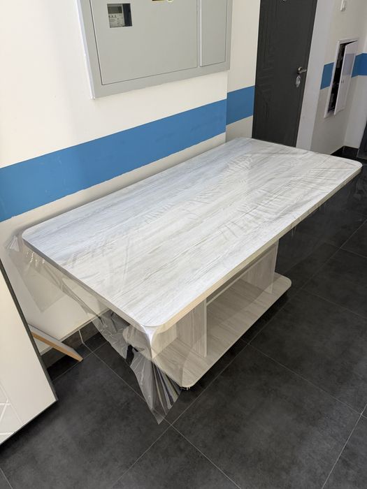 Куханый стол для столовой