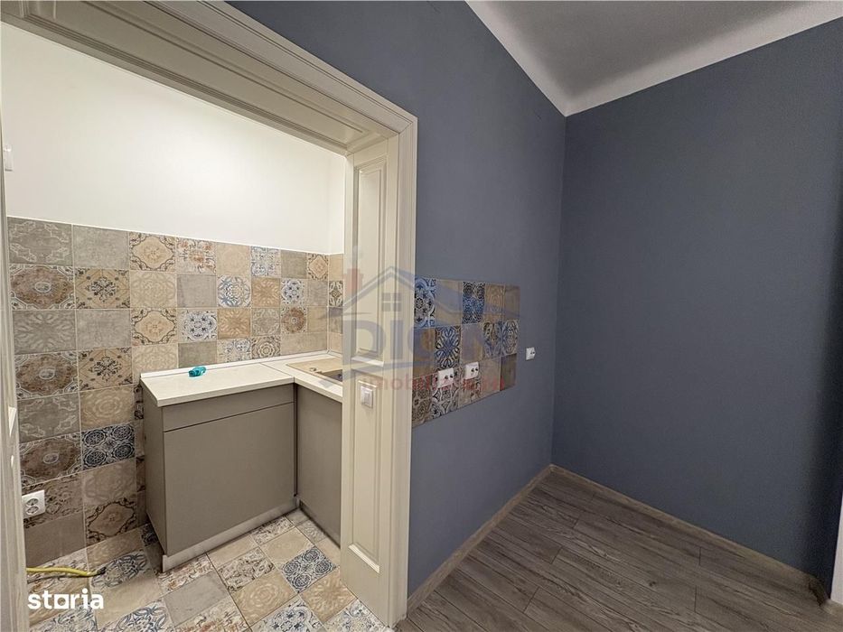 UNIVERSITATE, 3 camere, parter inalt, 61 mp, amenajat