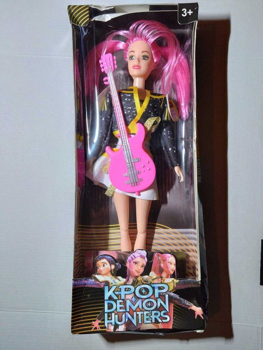 Papusa K-Pop Demon Hunters Guitrar Chitara roz (Rumi, Mira, Zoey)