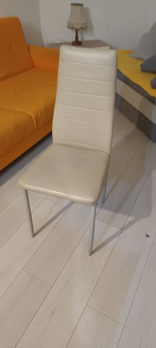 Столове в добро състояние четири в комплект