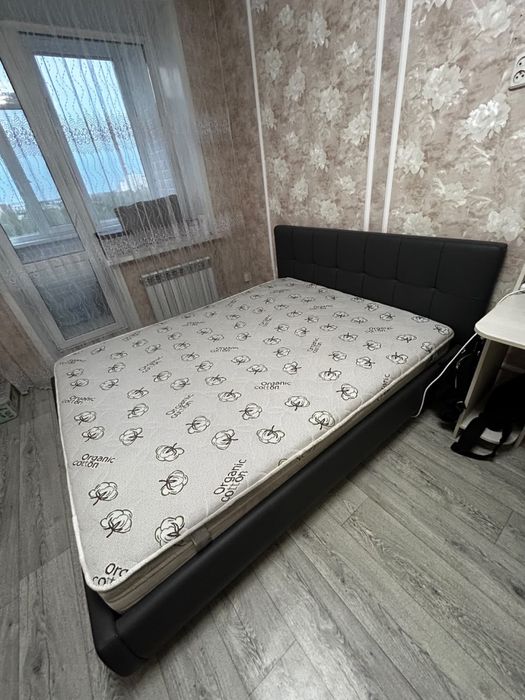 Продам двухспальную кровать.