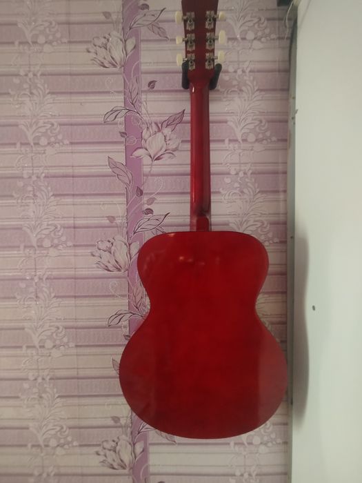 Продам акустическую гитару+ полный комплект аксессуаров