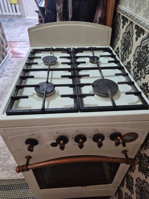 Продам газ плиту