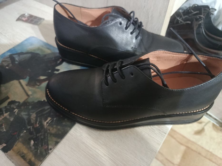 Продам детские туфли