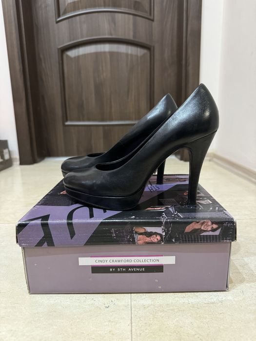 Черни токчета Cindy Crawford Collection by 5th Avenue