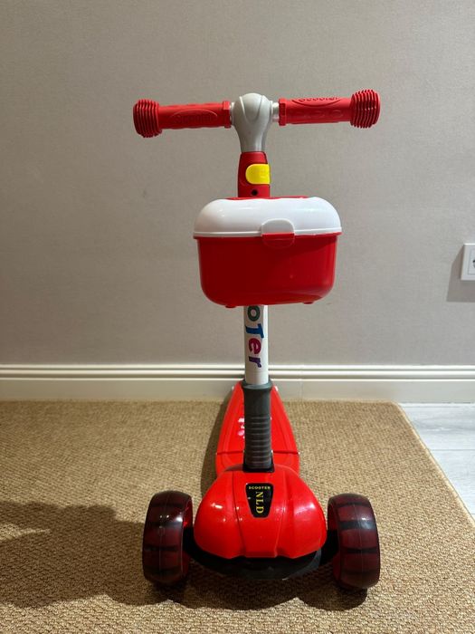 Детский самокат.