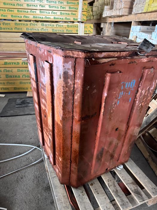 Мусорный бак б/у в хорошем состоянии