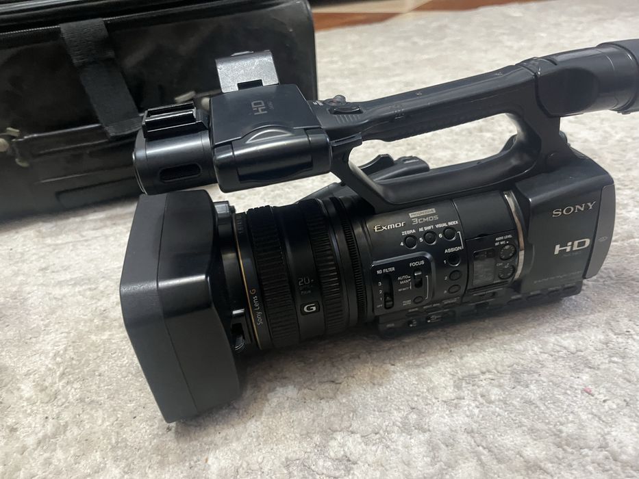 Camera Sony AX 2000