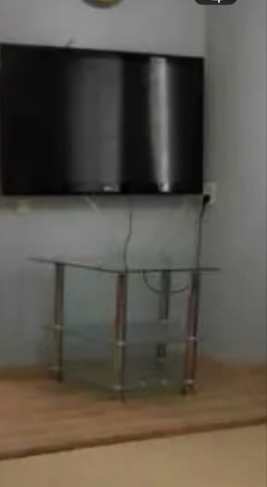 Стеклянный стол