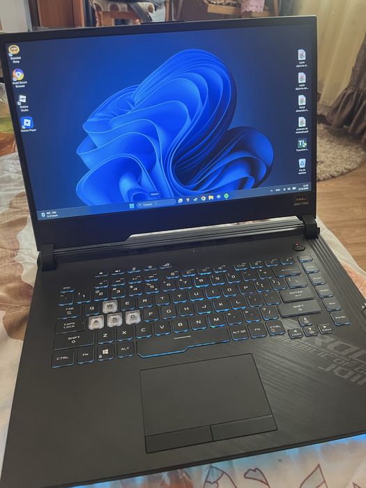 Vând laptop ASUS ROG STRIX G512LI