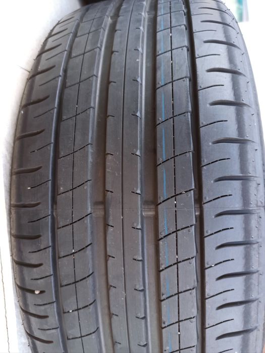 Vând anvelope noi Pirelli 225/50/18R
