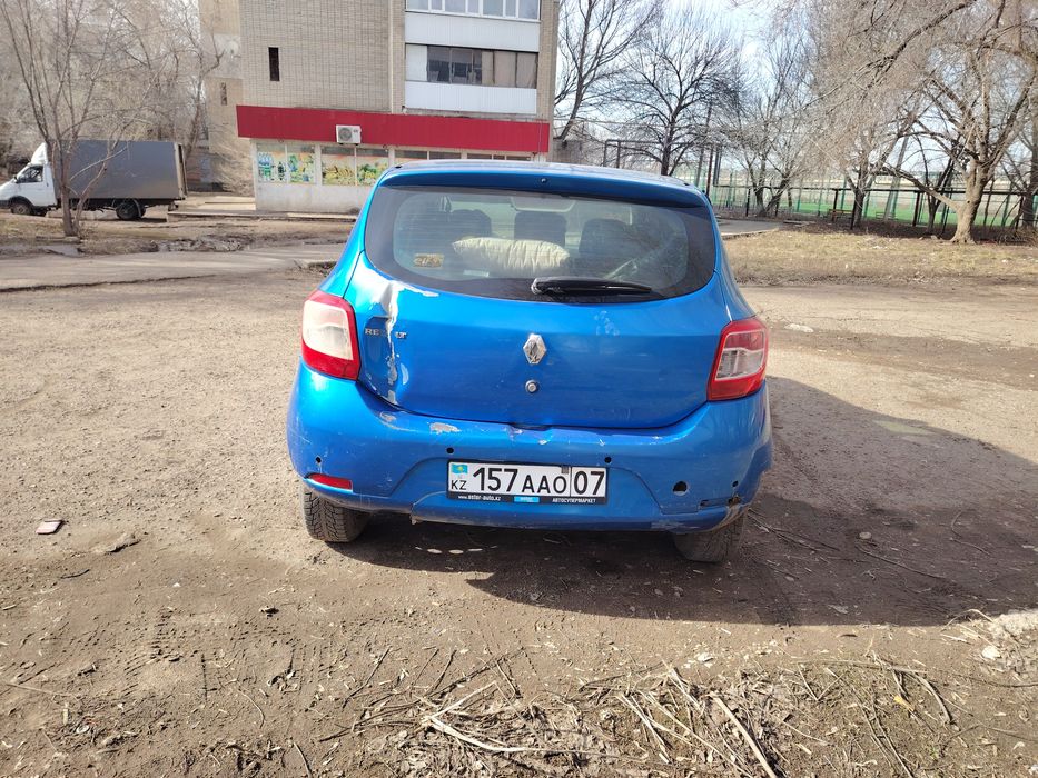 Машина рено сандеро 2