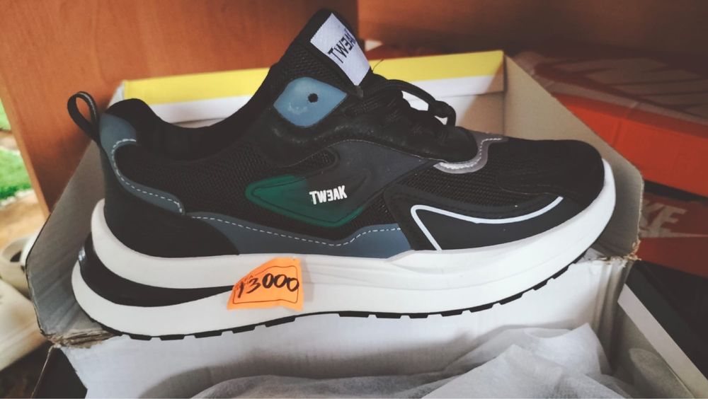 Продам кроссовки