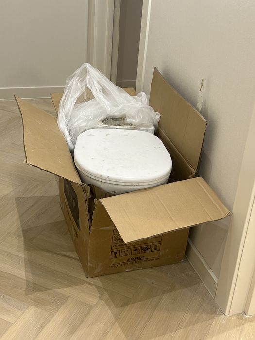 Продаю унитаз  ?3?:₽:)/?/?—!?///