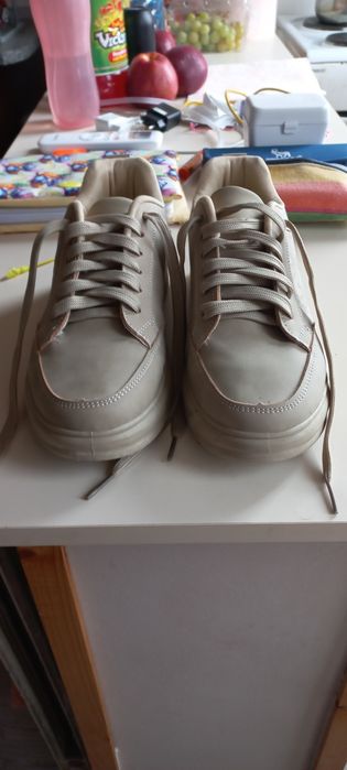 Кафяви маратонки