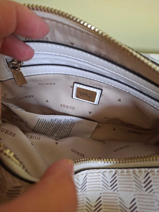 Дамска чанта Guess