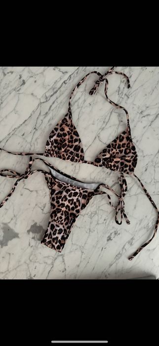 Продавам няколко чифта бански, нови, с лепенки, леопардов принт, бял