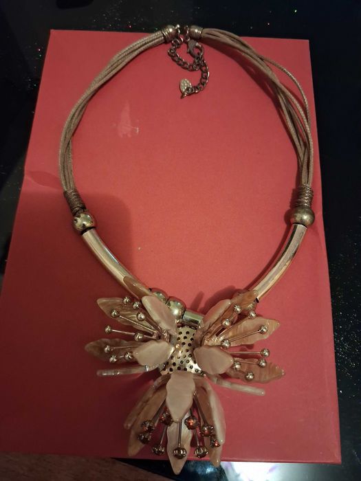 Дамско      колие