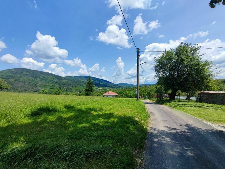 Поземлен имот в с. Мийковци