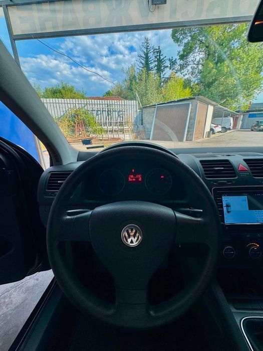 Продавам VW Golf 5