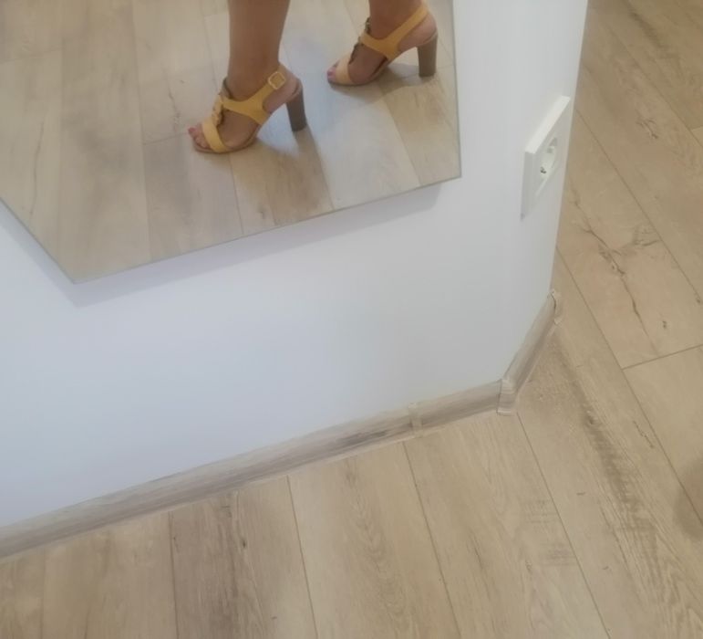 Жълта, естествена кожа