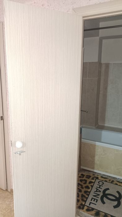 Продам меж комнатные двери