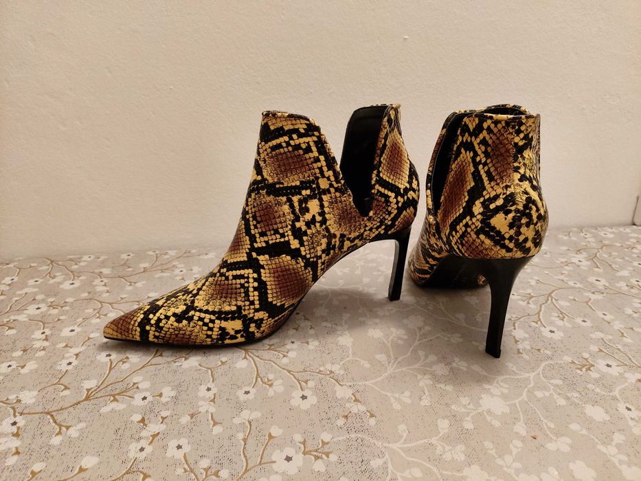 Botine imitație piele de şarpe