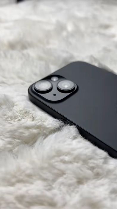 iPhone 15.      .