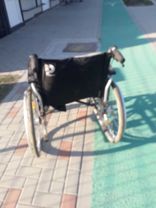 vind cariceor cu rotile  handicap nou nefolosit de 135 kg