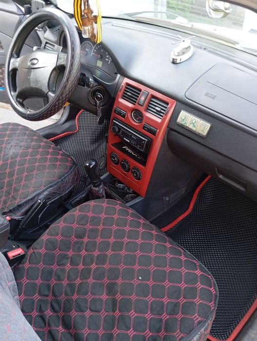 Продам приору седан