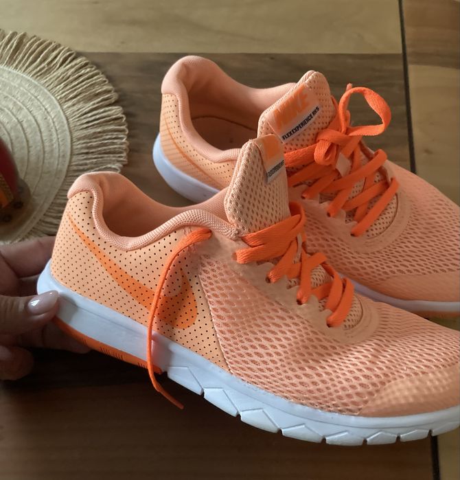 Маратонки NIKE ,номер 38,5