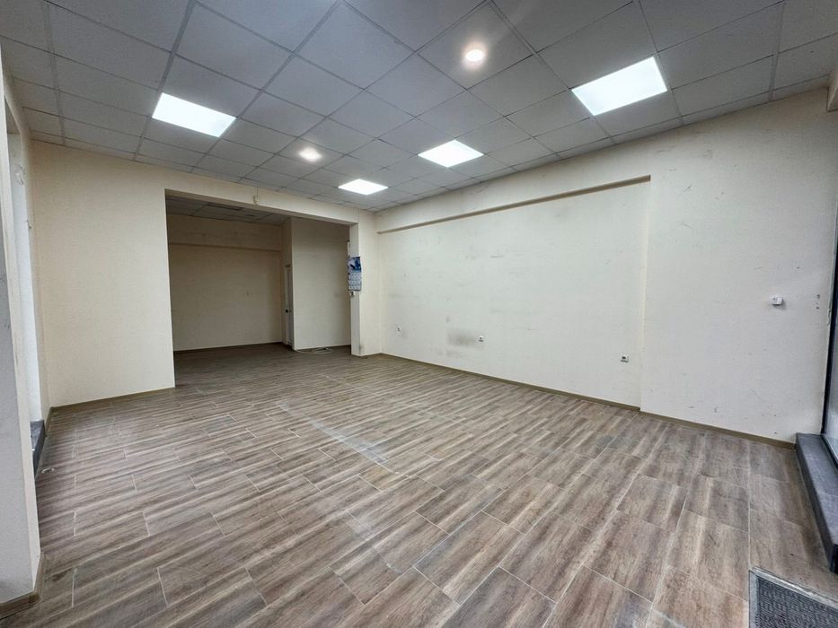 Дава се под наем Магазин в Търговище, Център - 41 кв.м за 278.97 € - Снимка #2