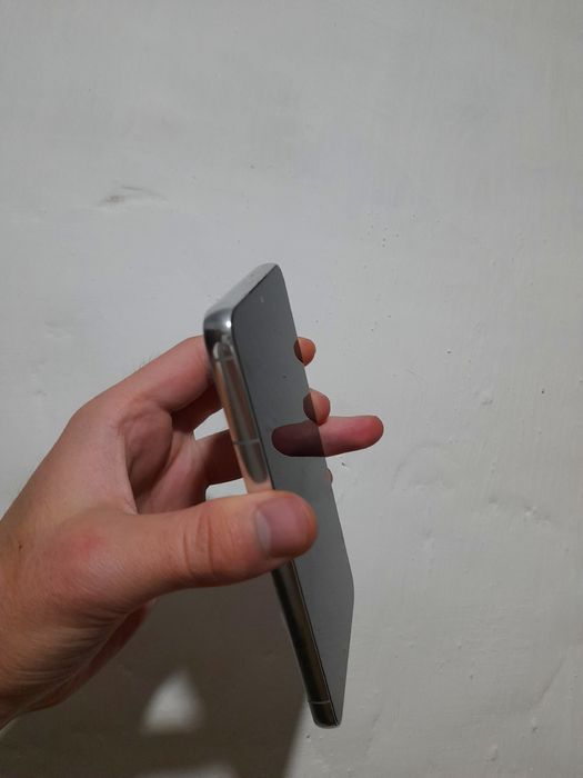 Samsung S22 продам