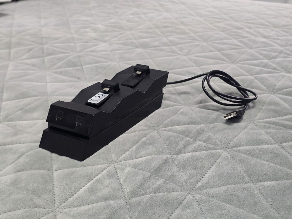 Vând PS 4 Pro, 1 Tb, ca nou