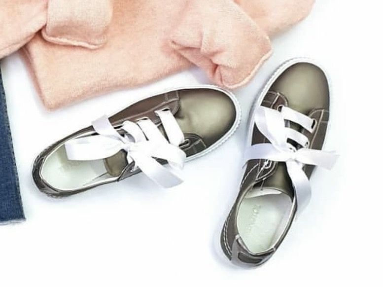 Кеды серебристого цвета с шелковыми шнурками (производство Турция)