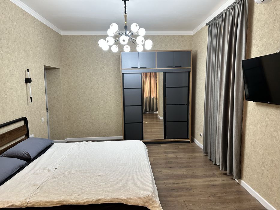 Продаётся  2-комнатная квартира на дворце г. Чирчик