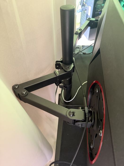 Геймърски компютър с периферия