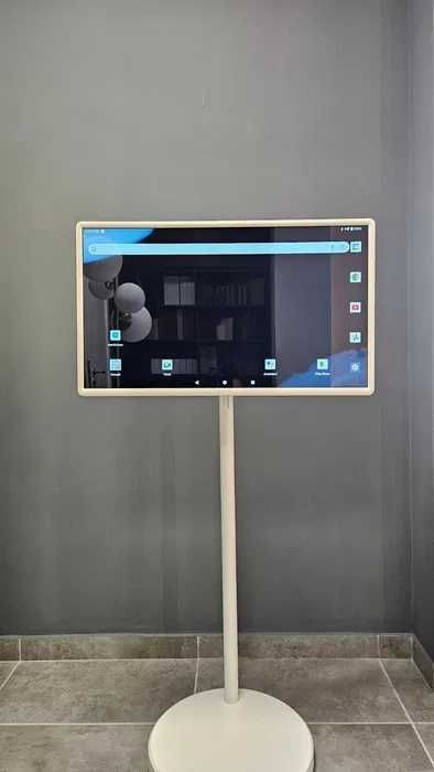 Touchscreen монитор за презентация 32"