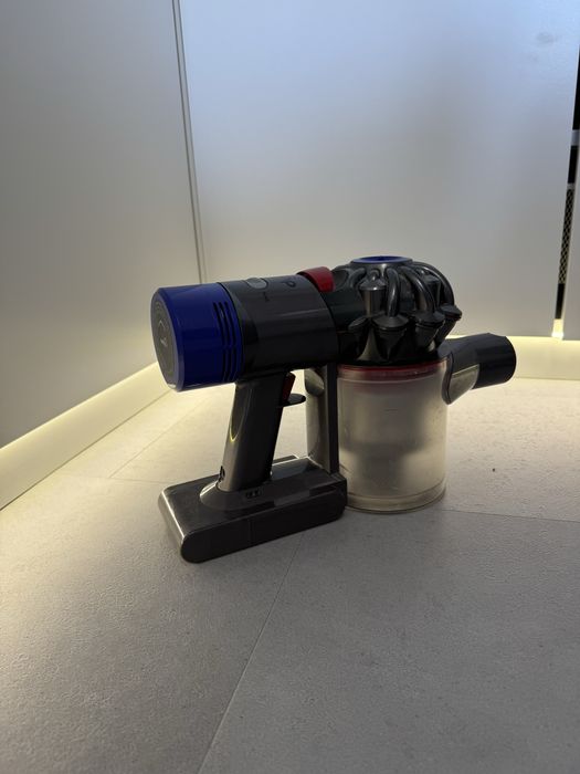 Aspirator dyson V8