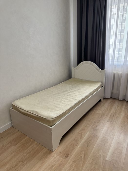 Продам 2 кровати с матрасами