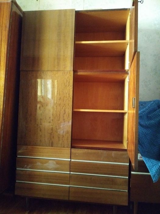 Шкаф-комод, 2 в одном, можно поставить верхний отсек на ножки. 168 × 1