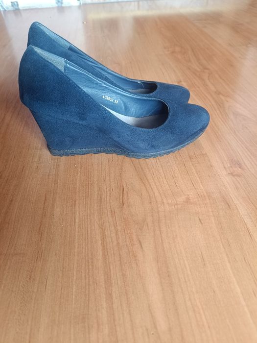 Дамски велурени обувки