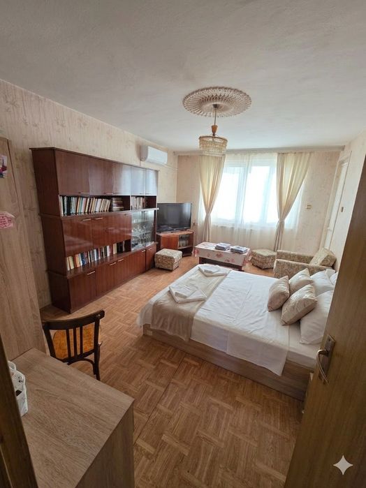 Етаж от къща под наем 120 кв/м