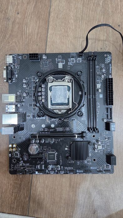 Материнская плата с процессором