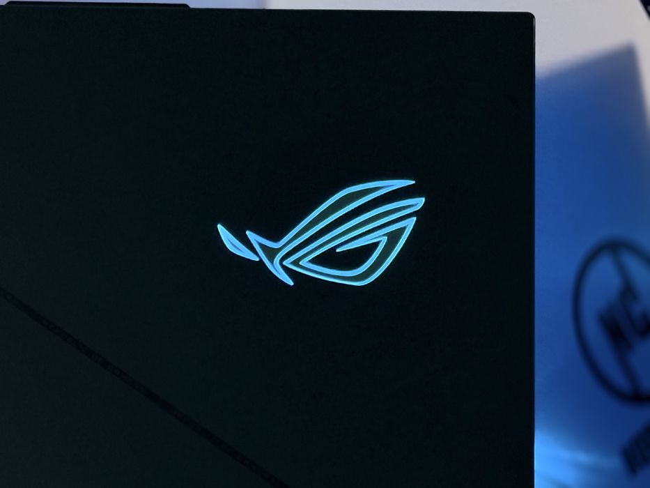 Asus Rog Scar 18 i9-14900HX RTX-4080 12Gb 32/1Tb