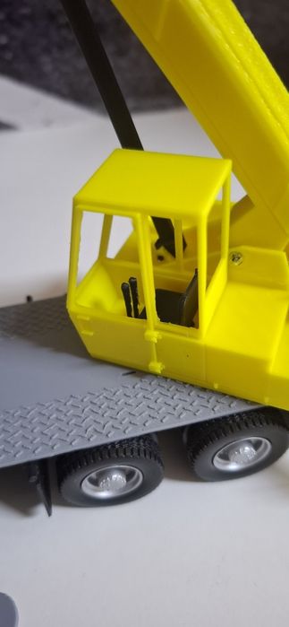 Macheta Roman diesel macara UMT scara 1:43